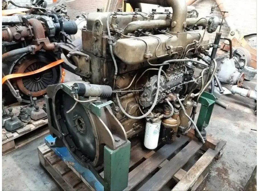 DAF 2x 825  motor met turbo