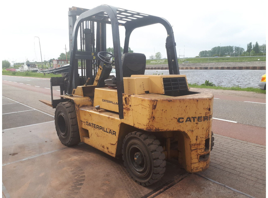 Caterpillar 2x heftruck V80F