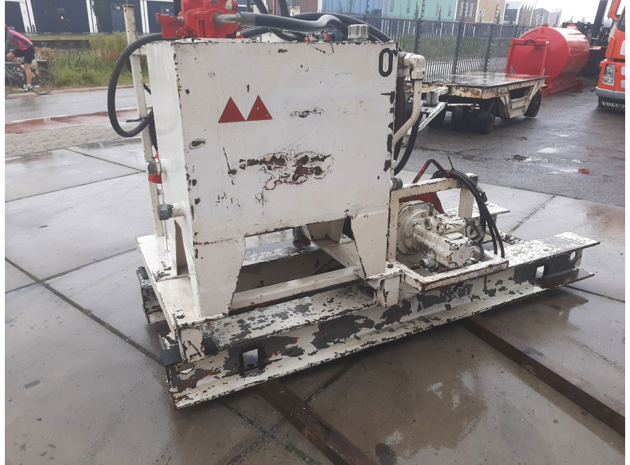 Diversen electrisch lier op frame