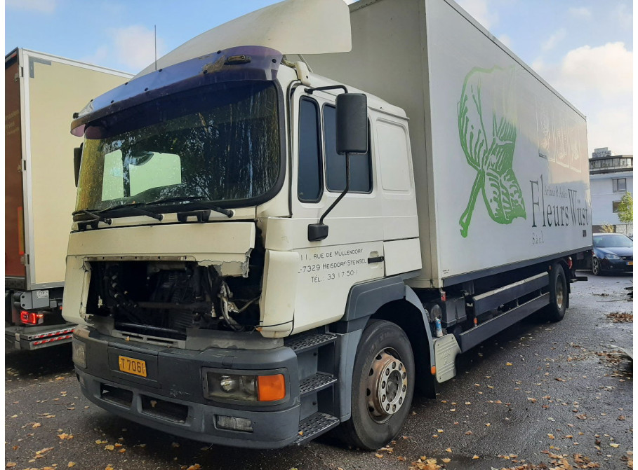 MAN 19.403 F2000 geisoleerde laadbak / schade auto